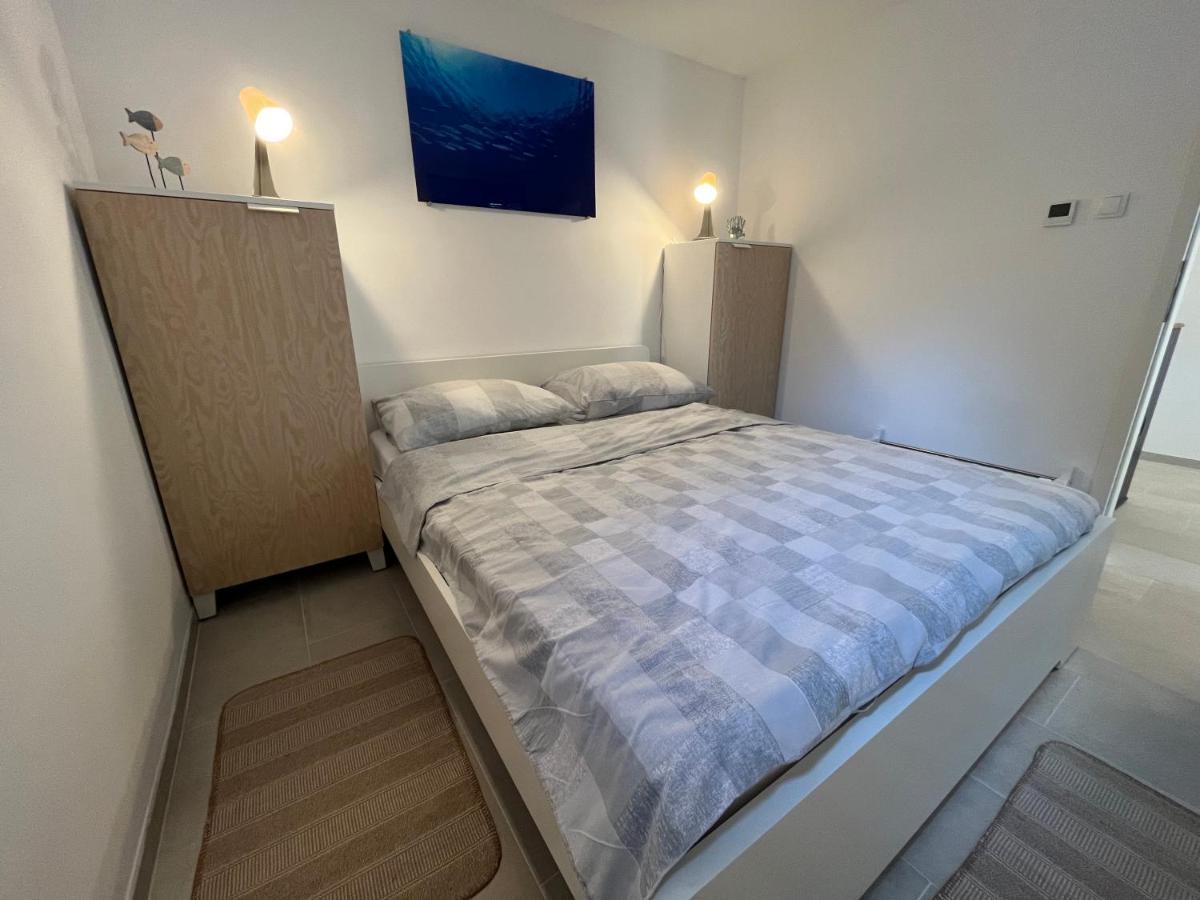 Ferienwohnung Blue Penguin Pinezići Exterior foto